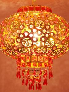 โคมไฟแขวนกลางแจ้งแบบจีนปีใหม่ โคมไฟ LED หมุนได้สำหรับบalcony ตกแต่งประตูหน้าบ้าน โคมไฟแขวนแบบหมุนได้ขนาดใหญ่