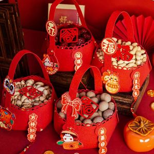 ตะกร้าผลไม้อบแห้งแบบพกพาสำหรับปีใหม่2025 4ชิ้นของตกแต่งห้องนั่งเล่นขึ้นบ้านใหม่ปีใหม่จีนเทศกาลฤดูใบไม้ผลิถุงขนมของขวัญสีแดง