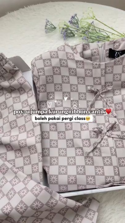 ZOE ARISSA Kurung Kedah Muslimah Darana Kurung Stylish Plaid Coquette Ribbon Bow Design, Modern Kurung Moden with Kotak Kotak Pattern. Baju Kurung perfect for Raya 2025. Available in Purple, Pink, Yellow, Black, Green, Khaki, Burgundy, Blue and Brown.