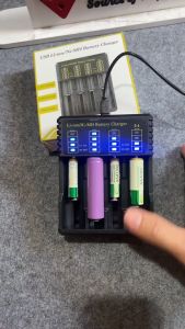 CHB-010 Charger Baterai 4 Port Ada Indikator Bisa Cas Baterai Ni-MH 1.2V Li-ion 3.7V 18650 14650 Auto Cut Off