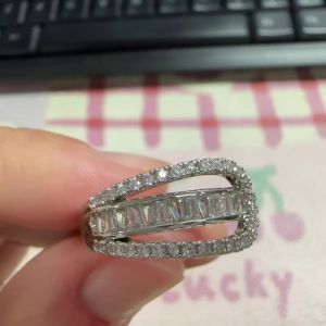 Huitan Trendy Women Rings Geometric Fashion Design Cubic Zirconia Rings for Engagement Wedding Silver Color Luxury Jewelry