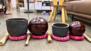 Bộ chuông mõ tụng kinh bằng đồng đỏ đúc 2 cỡ: ĐK 20cm nặng 5.2kg và ĐK 17cm nặng 3.5kg