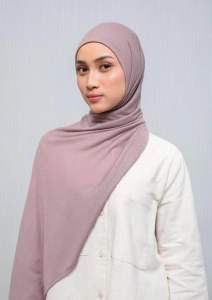 PAHSMINA TERBARU DAUKY JILBAB POLOS