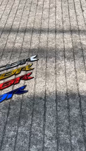 EMBLEM LOGO CBR 150R 250R ABS FACELIFT CBR150RR CBR250RR OLD NEW TIMBUL 3D TEBAL 3MM BAHAN AKRILIK 2 LAPIS 1SET ISI KIRI KANAN PNP EMBLEM STIKER HONDA CBR TIMBUL 3D BAHAN ACRYLIC TWOTONE PNP DEKORASI STIKER DECAL EMBLEM WARNA BIRU MERAH GOLD SILVER STICKE