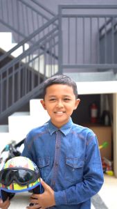 Helm Bogo Anak Polos Retro Kacamata Cewek Cowok Lucu Imut Usia 2-6 Tahun Cream Hitam