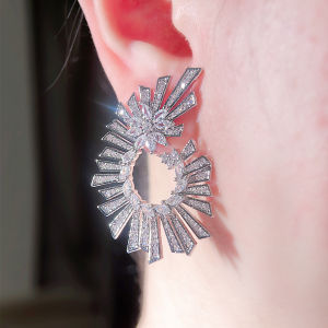 SEQUITO Classy Golden Plated Ear Jewelry Bling Cubic Zircon Symmetric Big Stud Earrings Goddess Evening Party Costume Jewellery SE964