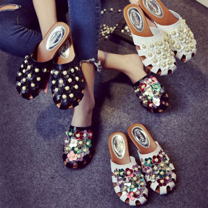 รองเท้าแตะผู้หญิงสไตล์ฮาราจูกุปิดหัวลายดอกไม้รองเท้าแตะส้นแบนฉลุลายแฟชั่นสไตล์เกาหลีแมทช์ลุคง่ายกันลื่นใส่ด้านนอกแมทช์ลุคง่ายสำหรับผู้หญิงแบบใหม่ฤดูร้อน