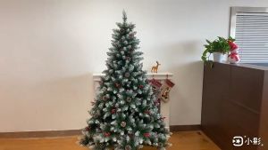 NUVOX Berry Christmas Tree with 1300 Tips w/ Decor Berry Pinecone White Tips Snow Effect X-mas Decoration Berry Pinecone Christmas Tree Snow White Tips Christmas Decor New Year Indoor Outdoor Decoration Tree 5FT 6FT 7FT 10FT