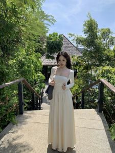 ชุดเดรสยาวคลุมเข่าทรงเอคอเหลี่ยมแขนยาวผ้าฝ้ายผสมฤดูใบไม้ร่วง 2024 ชุดทำงานสไตล์อินส์สำหรับผู้หญิง