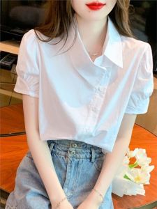 เสื้อยืดแขนสั้นสีขาว ทรงพอดีตัว ดีไซน์ไม่สมมาตร ทรงพอดีตัว ฤดูร้อนปี 2025 เสื้อเชิ้ตผู้หญิง ทรงเข้ารูป แขนพอง ทรงเข้ารูป