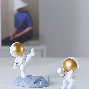 Giá đỡ điện thoại hình phi hành gia