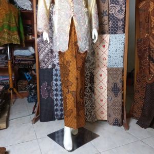 Jarik Kamen Batik Klasik Daun Sogan Bawahan Kebaya Kondangan