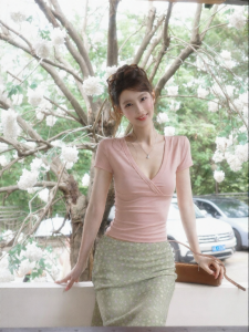 THROUS | Áo Thun V-Neck Màu Đơn Slim Fit