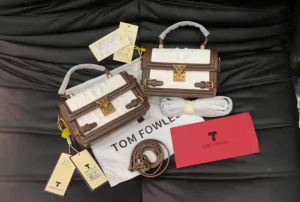 Túi Xách Đeo Chéo - Cầm Tay T0 m F0wles Sang Trọng Size 20cm (Auth tuồn)