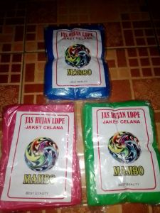 Jas hujan plastik setelan murah praktis dan siap pakai
