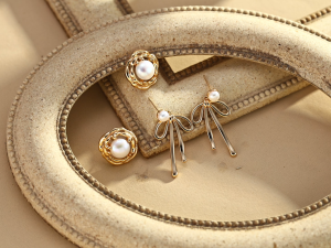 Vanco Chick-S925 silver natural pearl earrings bear the imprint of time and exude a retro charm