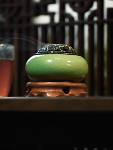 Vintage Incence Stick Holder Ceramic Incense Burner Ice Crack Censer Sandalwood Agarwood Stand Home Living Decor 陶瓷香炉 冰裂檀香炉 盘香 香薰炉 拜神用品