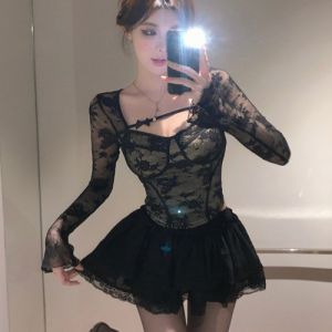 GUZILIAN | เสื้อยืดแขนยาวผู้หญิงเซ็กซี่ปักลายผีเสื้อ ทรงเข้ารูป คอเหลี่ยม แขนสั้น เสื้อชั้นในฤดูใบไม้ร่วง คอกลม ทรงเข้ารูป