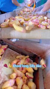 Khoai lang sấy dẻo nguyên củ được sơ chế sạch sẽ và hút chân không từng củ giữ nguyên được vị ngon ngọt mềm của khoai