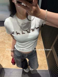 เสื้อยืดแขนสั้นทรงสลิมฟิตสำหรับผู้หญิง สร้อยคอไข่มุก เสื้อผ้าทำงานสไตล์เกาหลี ผ้าฝ้าย คอกลม แขนสั้น ฤดูร้อน 2025