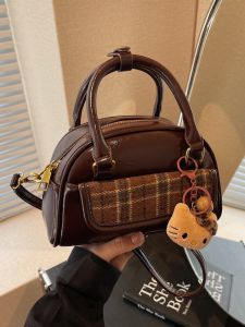 กระเป๋าสะพายข้างทรงสี่เหลี่ยมสไตล์เกาหลีสำหรับผู้หญิง ฤดูใบไม้ร่วง 2024 กระเป๋าถือแบบถือได้ระดับไฮเอนด์สำหรับเดินทาง