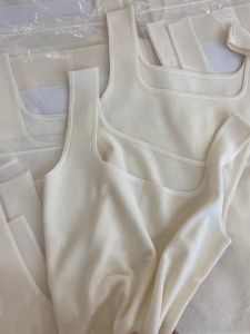 สไตล์เกาหลี สลิมฟิต ถัก ไม่มีสาย เสื้อกั๊ก ผู้หญิง บางด้านใน แขนกุด ป่าไหล่ ฤดูร้อน น้ําแข็ง ผ้าไหม เสื้อท่อนบน ผู้หญิง