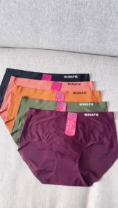 ESUNA กางเกงในผู้หญิงบางเฉียบ ผ้าที่เหมาะกับผิว ไหมน้ำแข็งไร้รอยต่อ ผ้านุ่ม สวมใส่สบาย