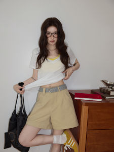 Áo Thun Cổ Chữ V Màu Trắng Cho Nữ Mùa Hè 2025 Áo Thun Cotton Dệt Kim Dáng Ôm Vừa Vặn Thường Ngày Cổ Điển Phong Cách Hàn Quốc