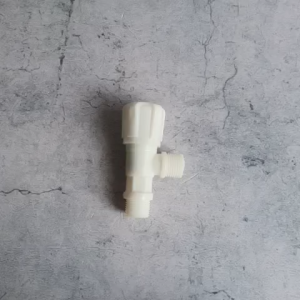 VAN CHỮ F NHỰA CHIA NƯỚC – GIẢI PHÁP TIỆN LỢI CHO BỒN CẦU VÀ VÒI XỊT