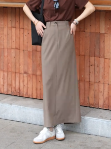 MANMI | Chân Váy Dài Màu Khaki Đơn Giản và Elegante
