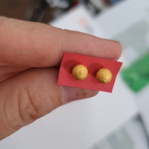 Giwang Bola Pasir Emas 16K: Aksesoris Emas Berkualitas untuk Wanita