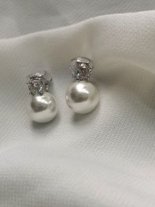 Elegant Baroque Style Pearl Clip-On Earrings Fashionable Vintage Pearl Studs for Women without Piercing Everyday Wear
