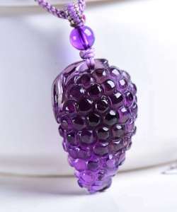 สร้อยพร้อมจี้รูปพวงองุ่นอเมทิสต์ธรรมชาติคริสตัลโปร่งใสสีที่อุดมไปด้วย! ความหมายของเด็กหลายคนมากกว่าพรหอทองคำและหยกสวมฟอยล์ไวท์เทนนิ่งผิวที่สวยงามมาก