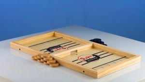 Mainan Slingpuck Board Carom Battle Game Mainan Papan Kayu Karambol Tembak