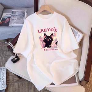 T-Shirt Wanita Ukuran Besar Lengan Pendek  Motif Kucing Lucu Kartun  Katun Tipis Bernapas Tren 2025  Desain Streetwear Korea Longgar Slim Fit  Baju Kasual Gaya Modern Nyaman untuk Musim Panas  Gaya Jepang  Manis dan imut  Modis  Kerah bulat  Tops
