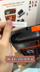 Máy in nhãn cầm tay 𝐄𝟏𝟎𝟎𝟎 𝐏𝐑𝐎 phiên bản cổng sạc 𝐔𝐒𝐁 𝐓𝐲𝐩𝐞-𝐂 I Tặng 1 cuộn nhãn 12mm adaptor