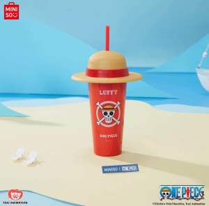 [Buy 1 Get 1] Miniso X One Piece Classic Collection Hat Plastic Tumbler with Straw Botol Minum Plastik Tutup Topi Luffy Tumblr 640ml Kitchenware Water Bottles