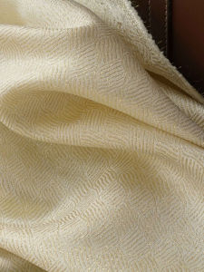 เสื้อแจ็คการ์ดเนื้อผ้าสีทองพร้อมด้ายสีเบจอ่อนสำหรับการตกแต่งบ้านผ้าม่าน