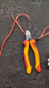 Kìm Cắt Tuốt Dây Điện 160mm Cách Điện 1000 Volt Wiha 26745 [chính hãng Đức/ Germany]