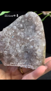 黄幽灵（Yellow Phantom Quartz） 被称为「财富之王 King of Wealth Luck」， 因为它聚财能量最强，象征事业腾达、财运滚滚、贵人相助。