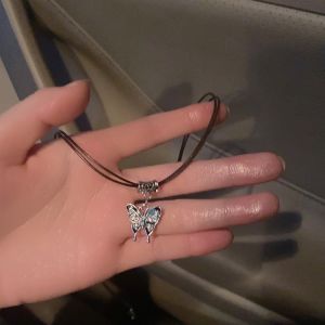 สร้อยคอจี้ผีเสื้อสไตล์ชาติพันธุ์แบบย้อนยุคสำหรับผู้หญิง เครื่องประดับแฟชั่นแบบเล็กๆ ที่มีสไตล์เฉพาะตัวและหรูหรา