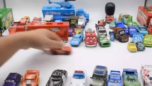 Takara Tomy | Bộ Đồ Chơi Mô Hình Xe Hơi Và Xe Tải Pixar Tỷ Lệ 1/43 Bao Gồm Lightning McQueen Mack Chú Ramirez - Quà Tặng Sưu Tầm Dành Cho Trẻ Em
