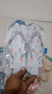 LOGIC SLIPPERS WITH DIFFERENT COLORS