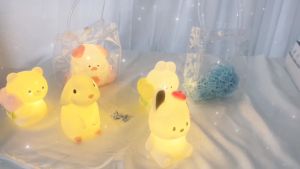 ไฟห้องนอนหลับรุ่นแบบแบตเตอรี่น่ารักรูปหมีพีชโคมไ ของขวัญปีใหม่ | ไฟกลางคืนข้างเตียงหวานและน่ารักป้องกันดวงตานอนหลับ | สมดุลสินค้าใหม่ของคุณ