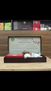 HỘP QUÀ  "BÁU VẬT THIÊN NHIÊN" +Combo quà gồm: 1 hộp trà Delta + 1 túi trà Zip 50 + 1 túi vải + 1 túi xông