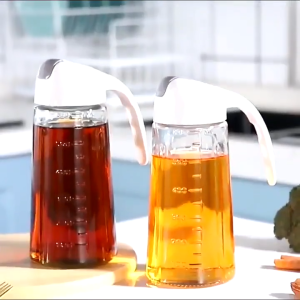 Bình rót dầu ăn thông minh tự động mở nắp 600ml Bình rót dầu ăn thủy tinh có chia vạch
