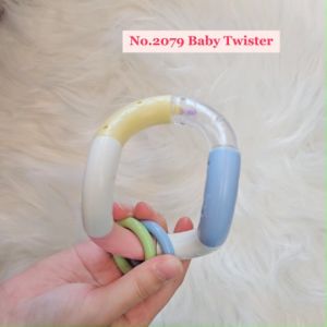 เล่นกัด เขย่า ของเล่นเสริมพัฒนาการ รุ่นคลาสสิค - Baby Twister (2079)
