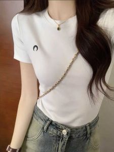 เสื้อยืดคอกลมแขนสั้นผ้าฝ้ายลายปักสไตล์เกาหลีทรงสลิมฟิตสำหรับผู้หญิงในช่วงฤดูร้อน เสื้อชั้นในสุดเซ็กซี่