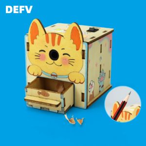 Self made electric pencil sharpener and pencil sharpener technology small production science and education toys