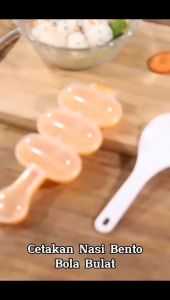 Cetakan Nasi Bento 3 In 1 Bentuk Bola Bulat Gulung + Centong Plastik / DIY Rice Ball Shaker Mold / Alat Cetak Pembuat Sushi Onigiri Anti Lengket / Pembentuk Makanan Gaya / Perlengkapan Dapur Bekal Anak Food Grade - HOMIA